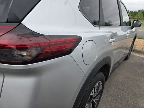 Used 2023 Nissan Rogue SV FWD image 10