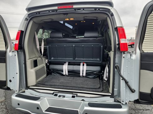 Used 2023 Chevrolet Express 2500 Extended image 21