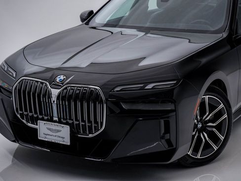 Used 2025 BMW 740i xDrive image 4