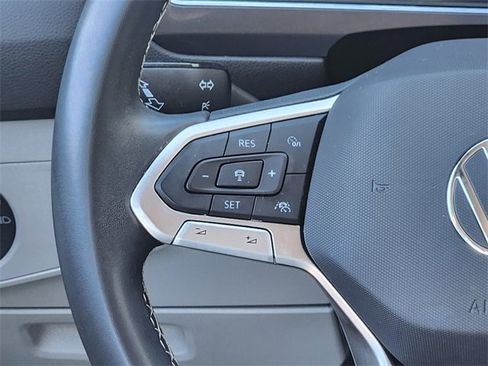 Used 2023 Volkswagen Tiguan SE image 29