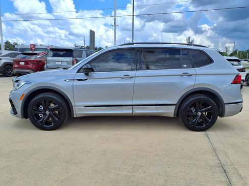 Used 2023 Volkswagen Tiguan SE R-Line FWD image 9