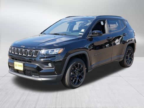 Used 2026 Jeep Compass Latitude AWD/4WD image 3