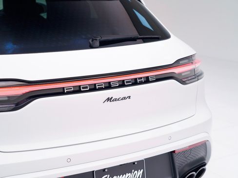 Certified 2026 Porsche Macan AWD/4WD image 13