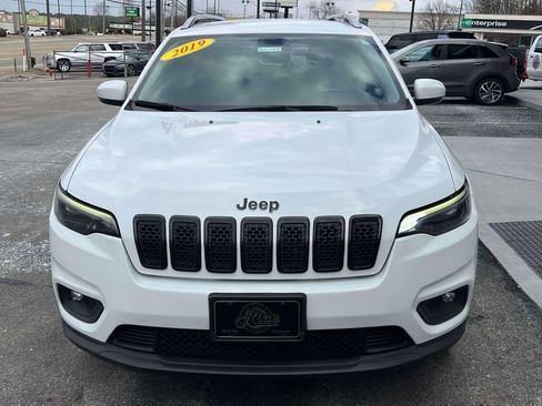 Used 2019 Jeep Cherokee Latitude Plus w/ Cold Weather Group image 8