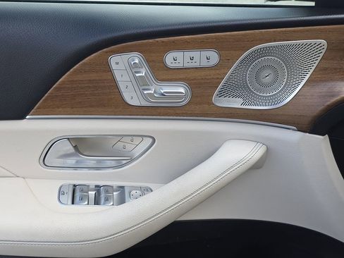 Used 2022 Mercedes-Benz GLS 450 4MATIC image 16