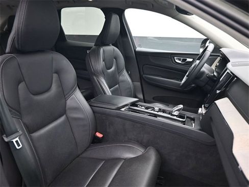Used 2022 Volvo XC60 B6 Inscription w/ Advanced Package image 35