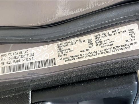 Used 2025 Jeep Grand Cherokee L Limited w/ Luxury Tech Group II image 34