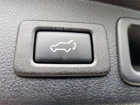 Used 2017 Subaru Forester 2.5i Premium image 29