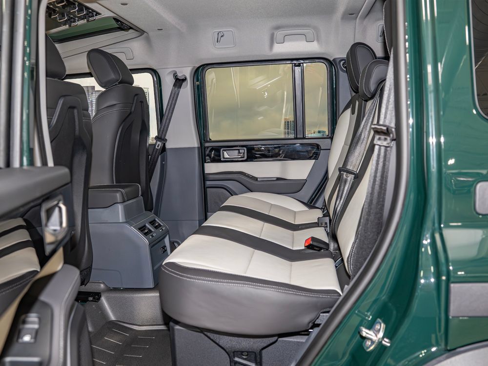 Used 2025 INEOS Grenadier Station Wagon AWD/4WD image 22