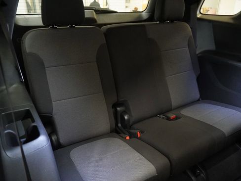 Used 2023 Chevrolet Traverse LT image 24