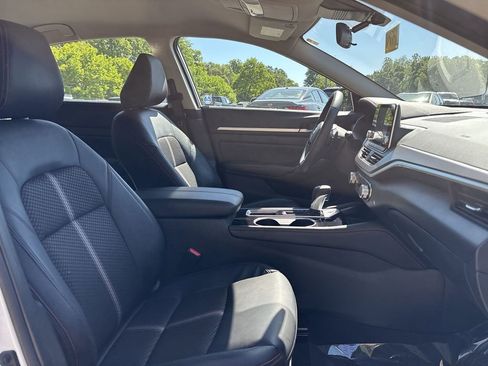 Certified 2025 Nissan Altima 2.5 SR FWD image 18