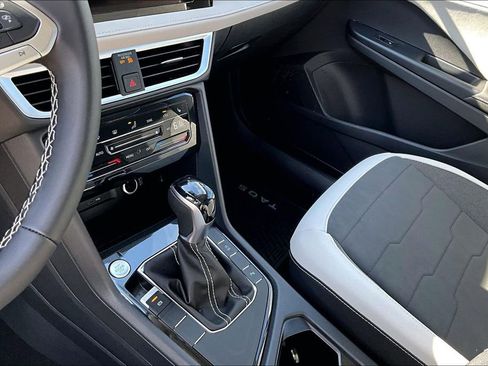 New 2026 Volkswagen Taos SE FWD image 23