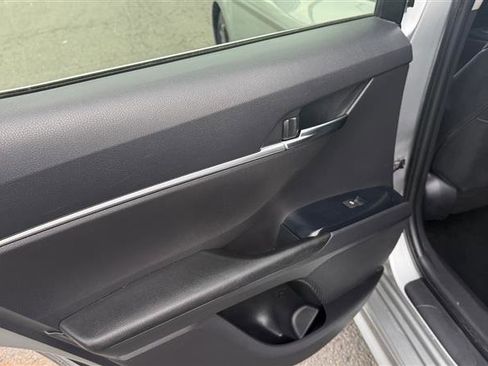 Used 2018 Toyota Camry SE image 21
