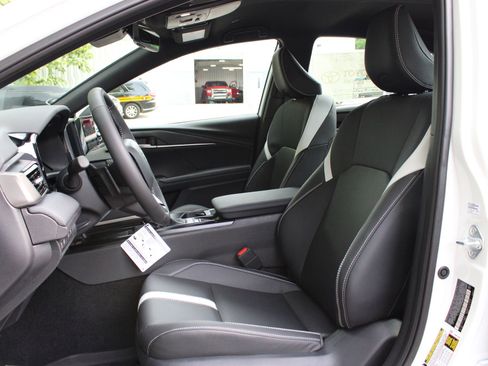 New 2026 Toyota Camry SE FWD image 17
