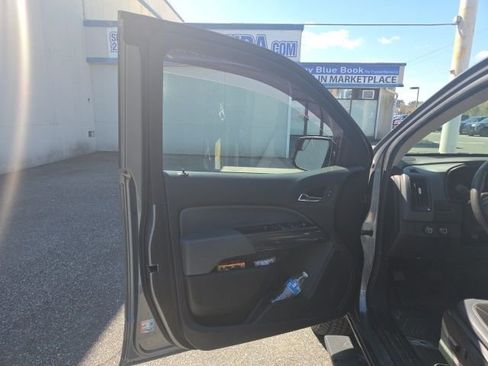 Used 2022 Chevrolet Colorado Z71 AWD/4WD image 8