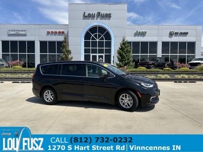 Used 2024 Chrysler Pacifica Touring-L