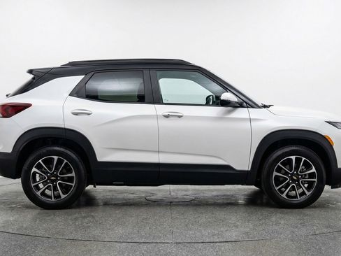 Used 2025 Chevrolet TrailBlazer LT FWD image 11