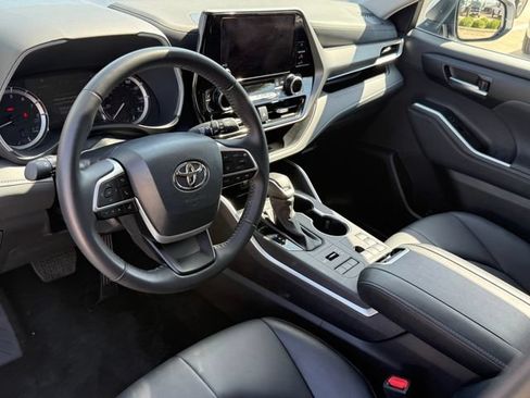 Used 2026 Toyota Highlander XLE AWD/4WD image 12