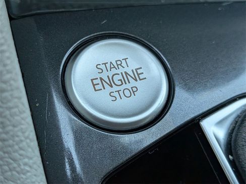 Used 2023 Volkswagen Tiguan SE image 26