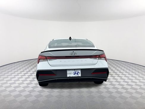 Used 2025 Hyundai Elantra Sport image 8