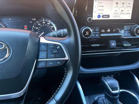 Used 2023 Toyota Highlander L image 26