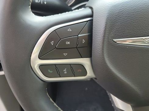 Certified 2024 Chrysler Pacifica Touring-L image 10