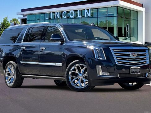 Used 2019 Cadillac Escalade ESV Platinum AWD/4WD image 2