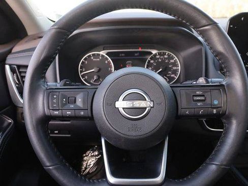 Used 2023 Nissan Rogue SL w/ SL Premium Package image 12