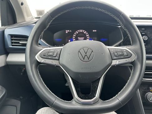 Certified 2023 Volkswagen Taos SE image 7