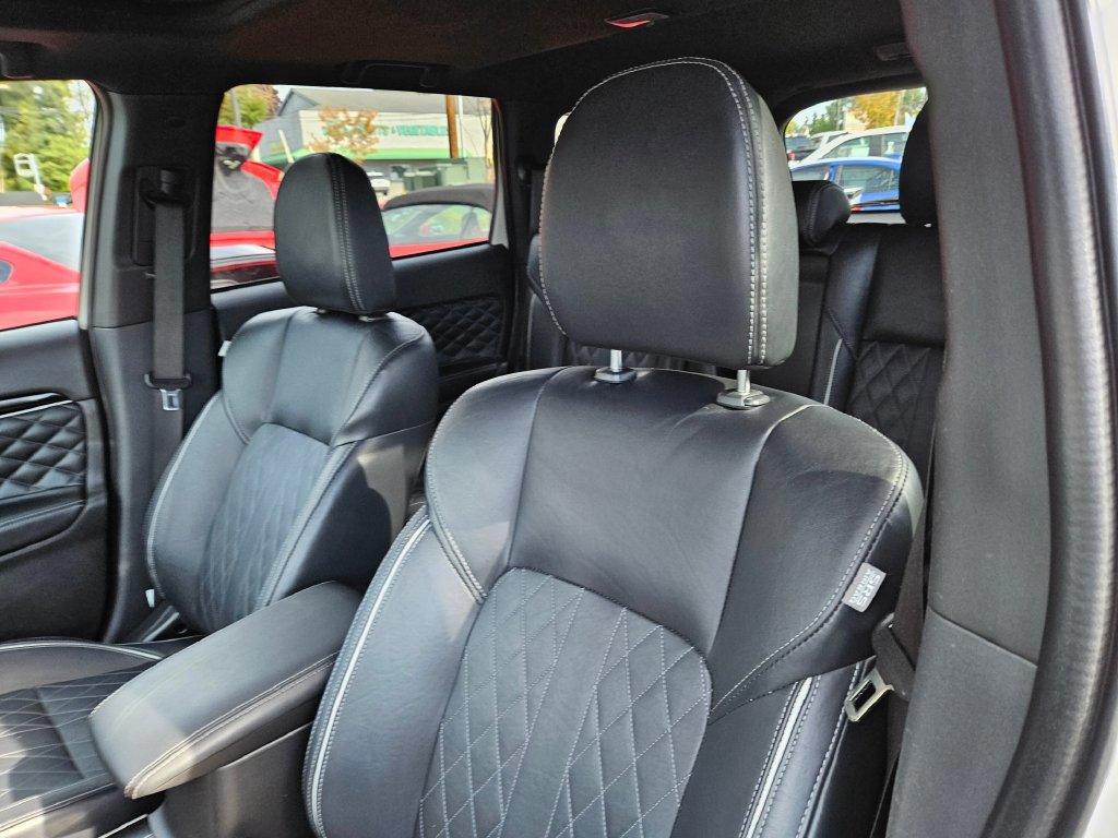 Used 2021 Mitsubishi Outlander 4WD Plug-In Hybrid image 18