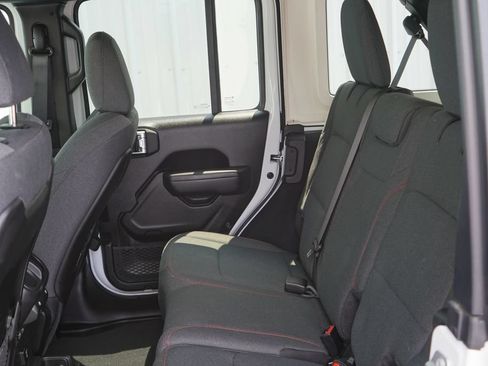 Used 2025 Jeep Wrangler Unlimited Rubicon AWD/4WD image 26