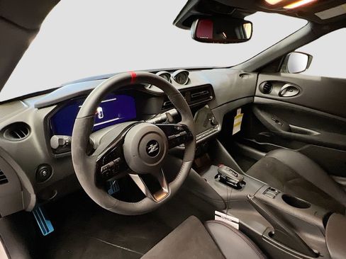 New 2025 Nissan Z NISMO w/ Floor Mat Package RWD image 9