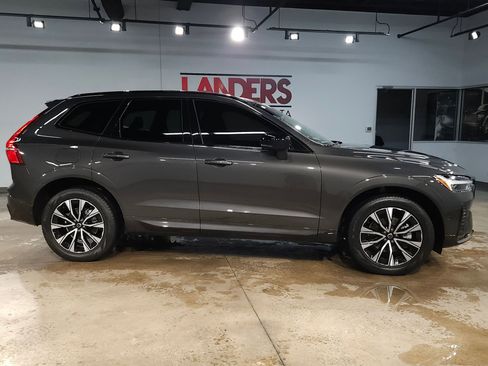 Used 2024 Volvo XC60 B5 Plus image 8