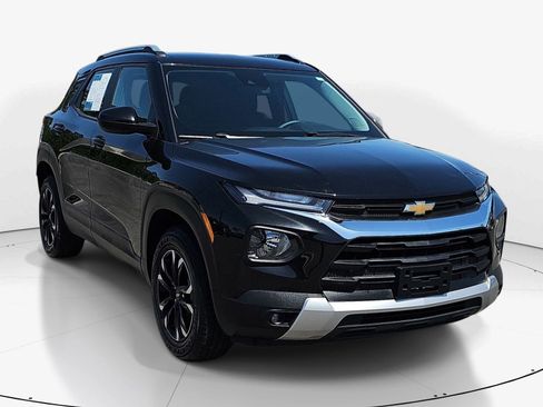Used 2023 Chevrolet TrailBlazer LT AWD/4WD image 2