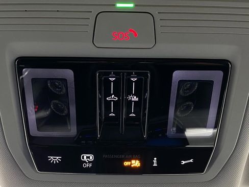 New 2025 Volkswagen Tiguan SE image 25