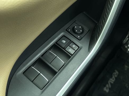 Used 2019 Toyota RAV4 Limited image 22