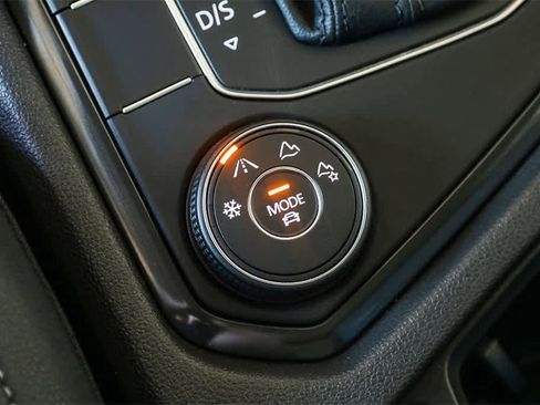 Used 2019 Volkswagen Tiguan SE w/ Panoramic Sunroof Package image 21