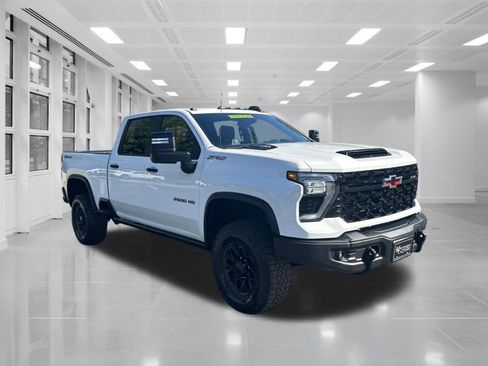 Used 2024 Chevrolet Silverado 2500 ZR2 w/ ZR2 Bison Edition AWD/4WD image 3