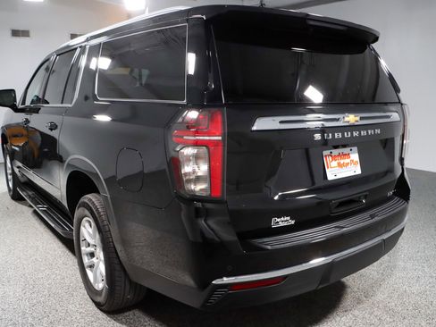 Used 2023 Chevrolet Suburban LT image 9