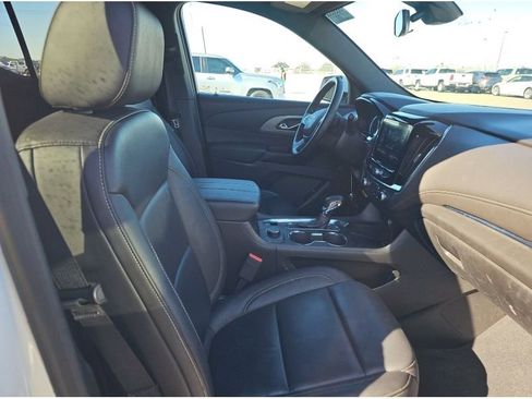 Used 2023 Chevrolet Traverse LT image 25