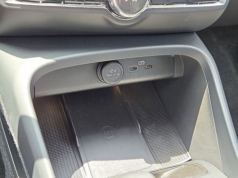 New 2026 Volvo XC40 B4 Core FWD image 30