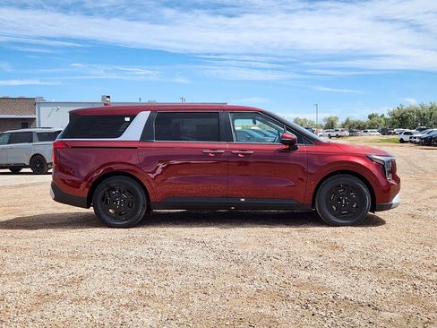 New 2026 Kia Carnival FWD image 2