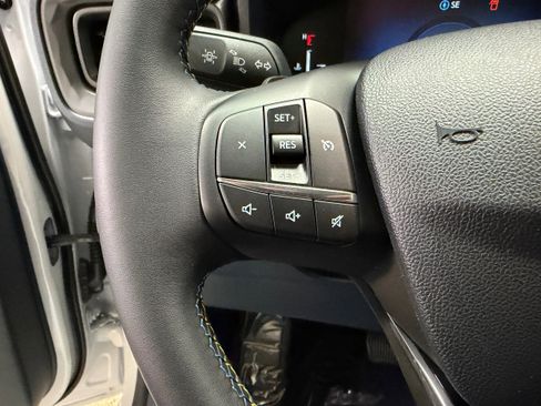 Used 2025 Ford Maverick Lobo image 16