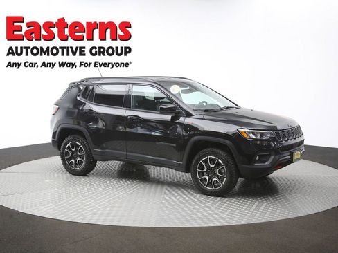 Used 2025 Jeep Compass Trailhawk AWD/4WD image 49