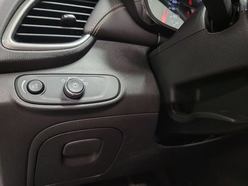 Used 2017 Chevrolet Trax LT w/ LT Convenience Package FWD image 24