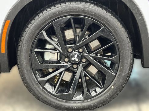 Used 2025 Mitsubishi Outlander SEL image 10