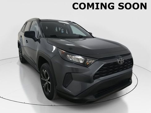 Used 2021 Toyota RAV4 LE image 1