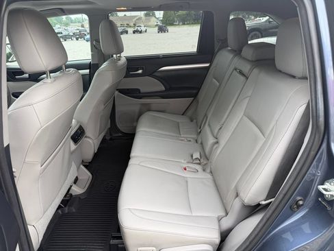 Used 2014 Toyota Highlander XLE AWD/4WD image 39