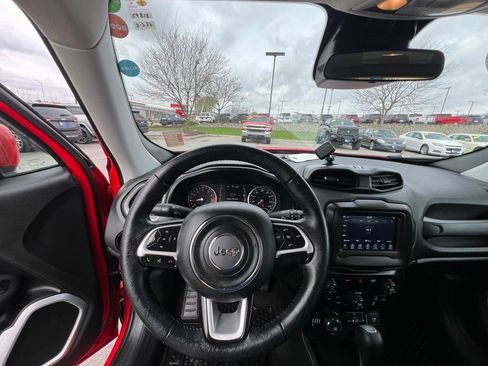 Used 2019 Jeep Renegade Latitude w/ Cold Weather Group image 41