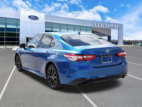 Used 2020 Toyota Camry LE image 2